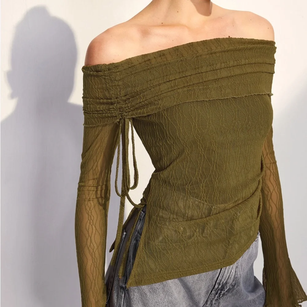 NWT Off Shoulder Drawstring blouse by Commense in size Large